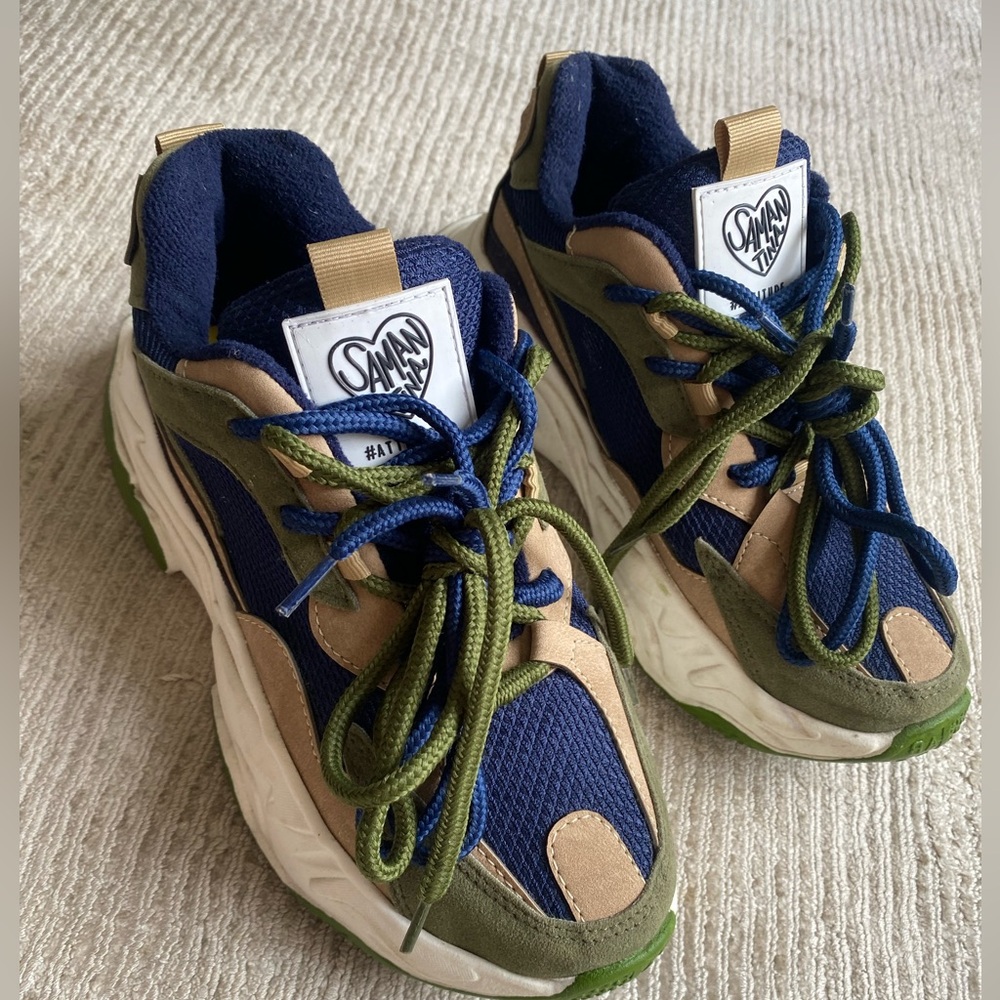 Running shoes